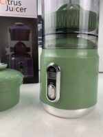 ⁦Presse Agrumes Electrique Portable 600 ml Rechargeable Moteur Silencieux – عصارة حمضيات محمولة وقابلة للشحن⁩ - الصورة ⁦7⁩